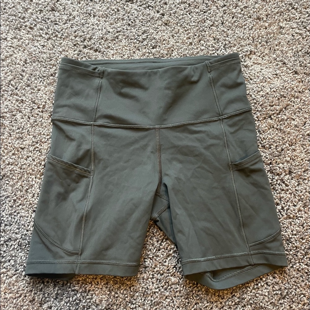 NWOT Lululemon Womens Grey Biker Shorts Size 6